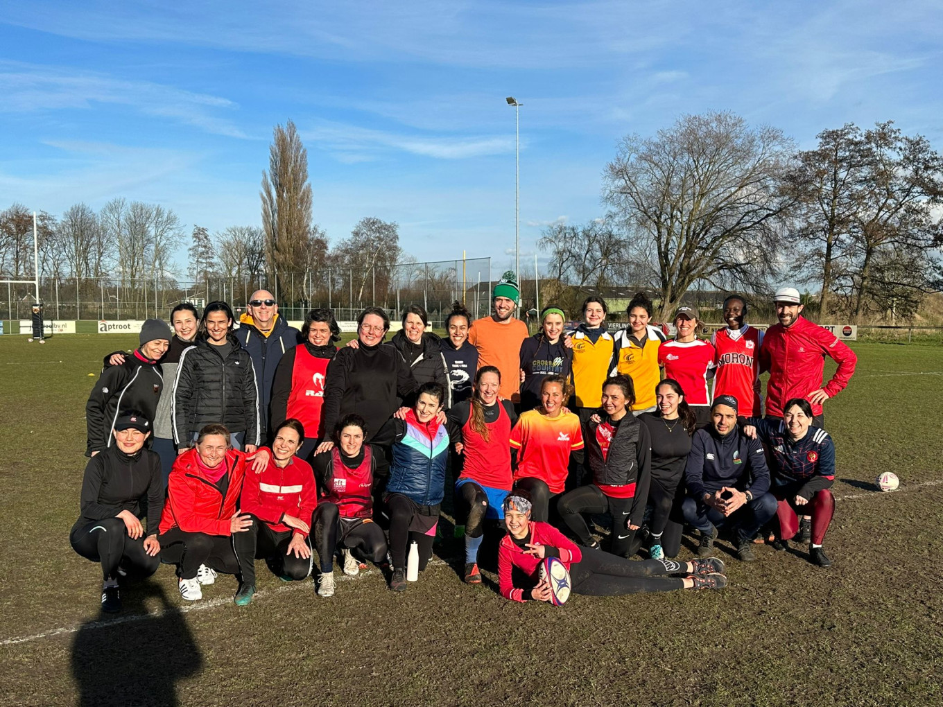 € 560 ingezameld tijdens een Touch rugby toernooi, bestemd voor onze opvanglocatie Zij aan Zij 