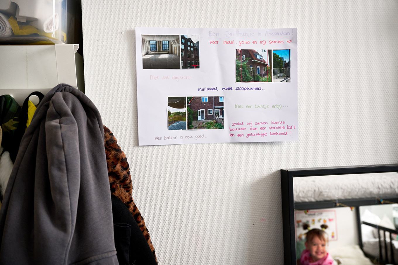 Poster met foto's en tekst over wensen voor een huis  