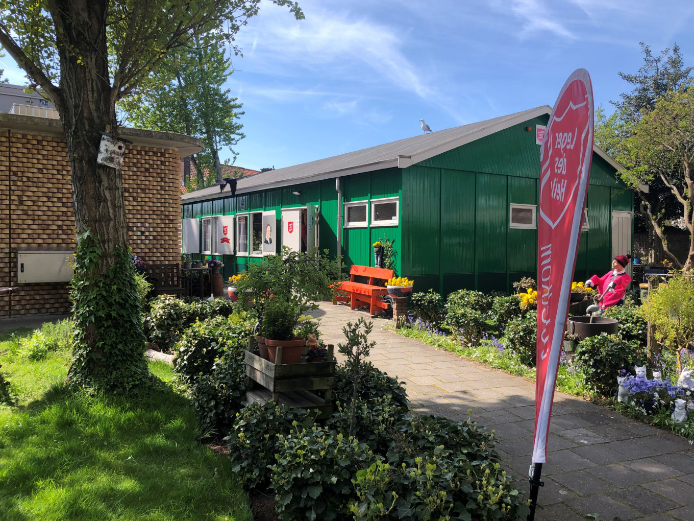 Buurthuiskamer De Bron met heerlijke tuin aan de Pisuissestraat 