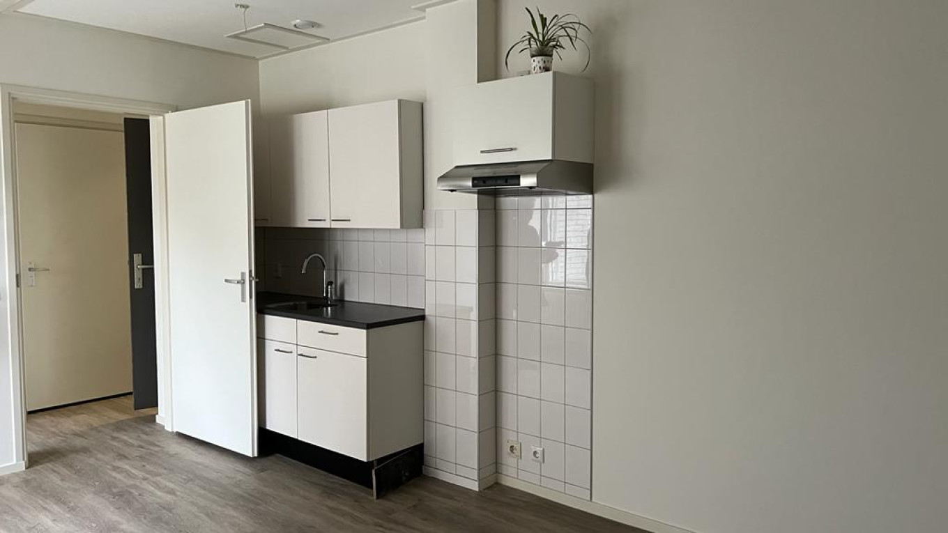  De keuken in een van de appartementen. Leger des Heils Noordoost