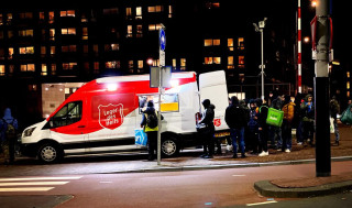 De Soepbus van het Leger des Heils in Amsterdam: warme soep, warme aandacht 