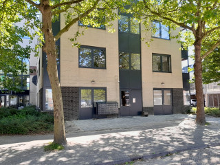 Eerste bewoners nemen intrek in woonstudio’s Oostergoweg in Leeuwarden 