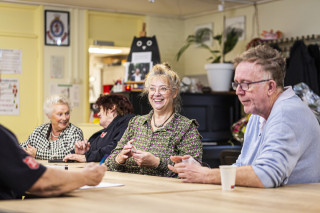 Rouw verwerken in de buurthuiskamer 