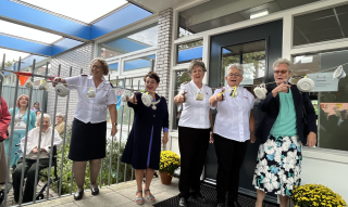 Buurthuiskamer opnieuw geopend door burgemeester Sharon Dijksma 