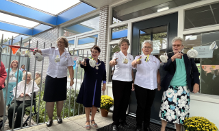 Buurthuiskamer opnieuw geopend door burgemeester Sharon Dijksma