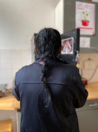 Els, oud-deelnemer werkt bij 50l50 