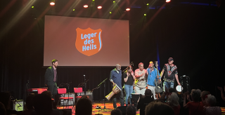 Deelnemers Leger des Heils schitteren op podium TivoliVredenburg 