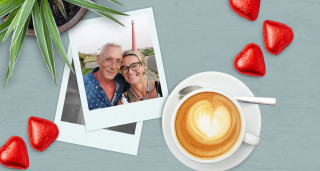Michel en Cindy vonden elkaar in de buurthuiskamer   