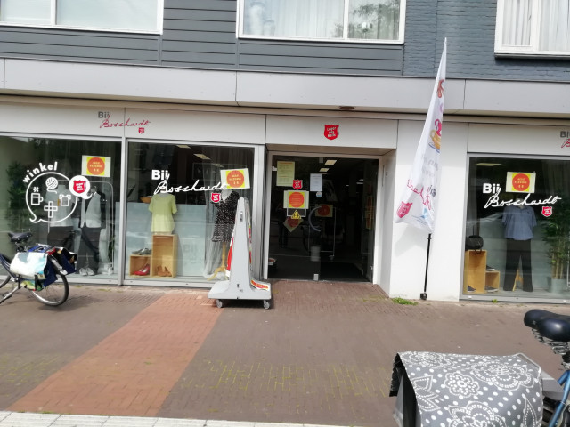 kledingwinkel Leger des Heils korps Hoogeveen