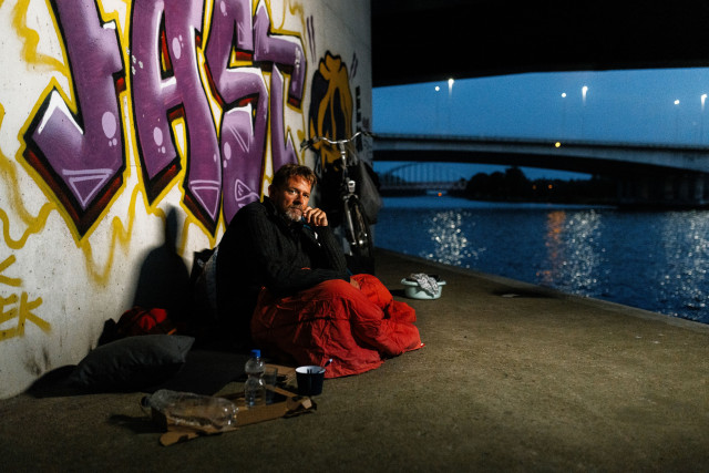 Dakloze man onder brug als Henk